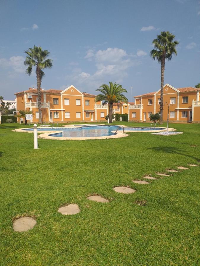 Oliva Nova Flat In Front Of Met Apartment Bagian luar foto