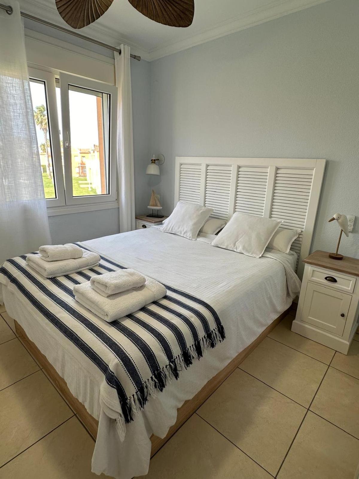 Oliva Nova Flat In Front Of Met Apartment Bagian luar foto